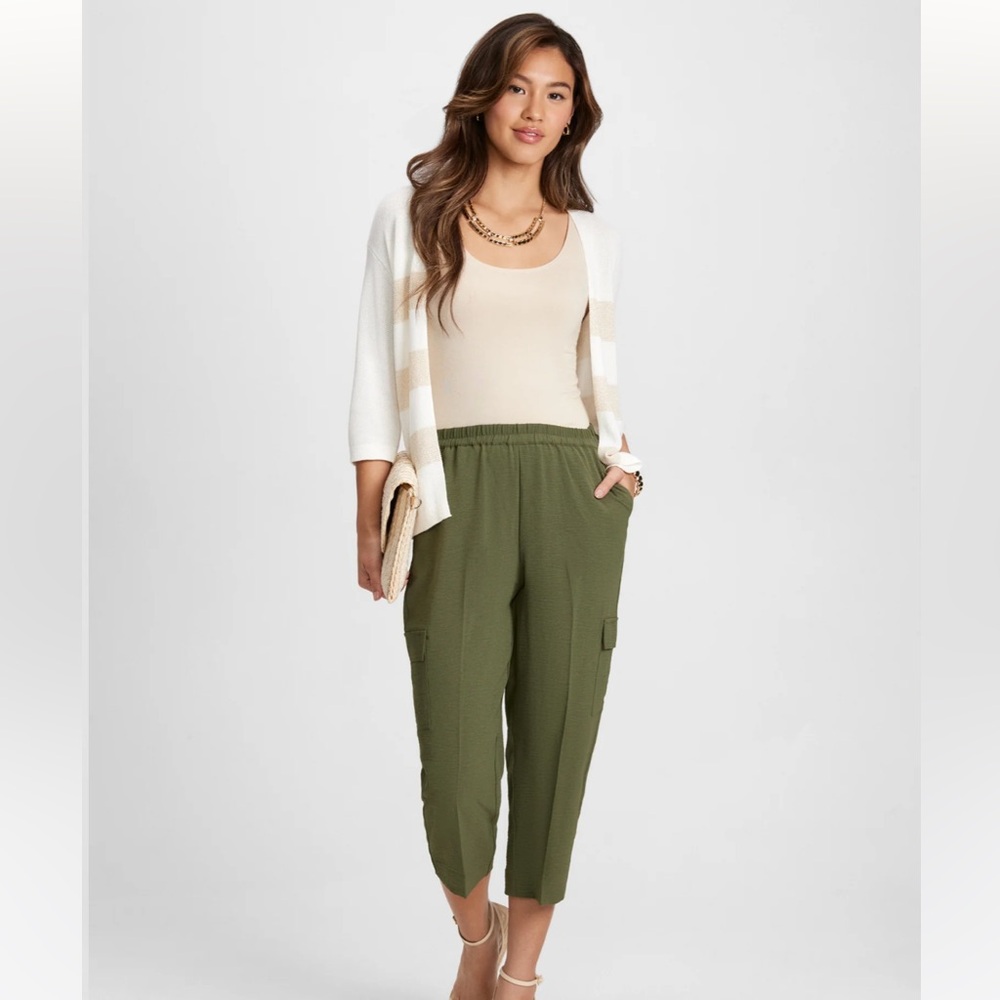 Laura Cargo Pull-On Capris Pants Dark Sage Green
